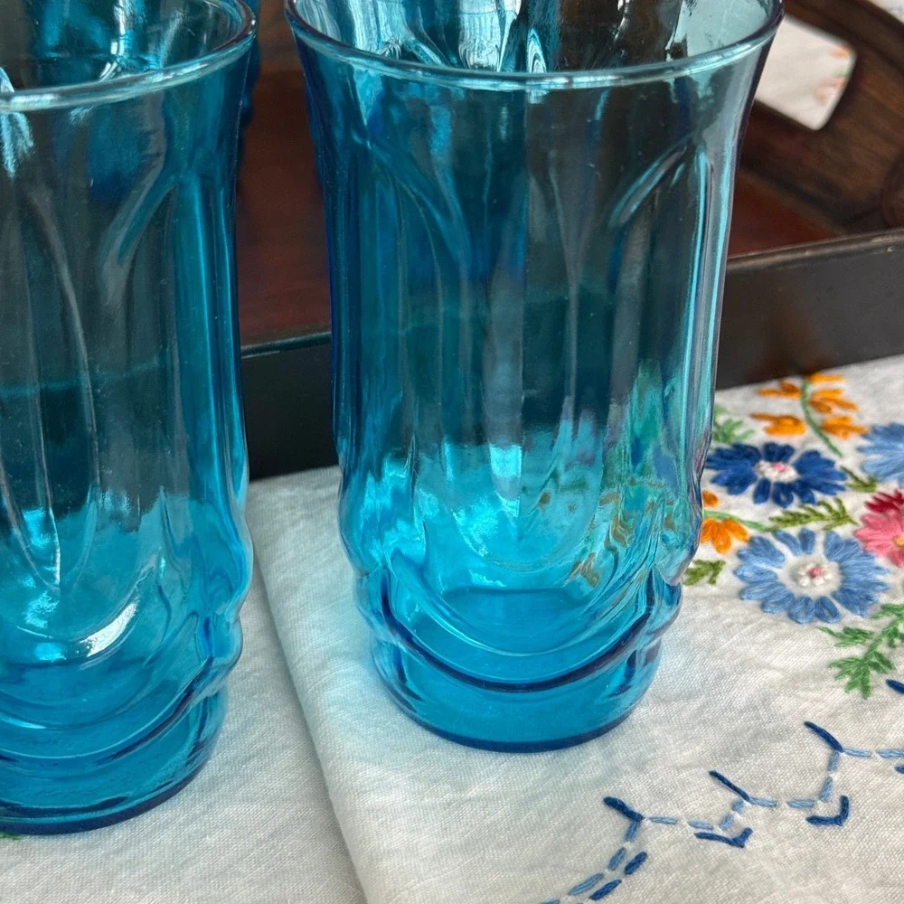 The Unbranded Brand vintage aqua